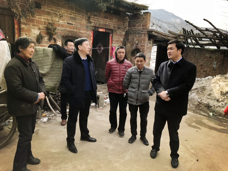 民建“組團(tuán)”慰問(wèn)，企業(yè)送溫暖到家